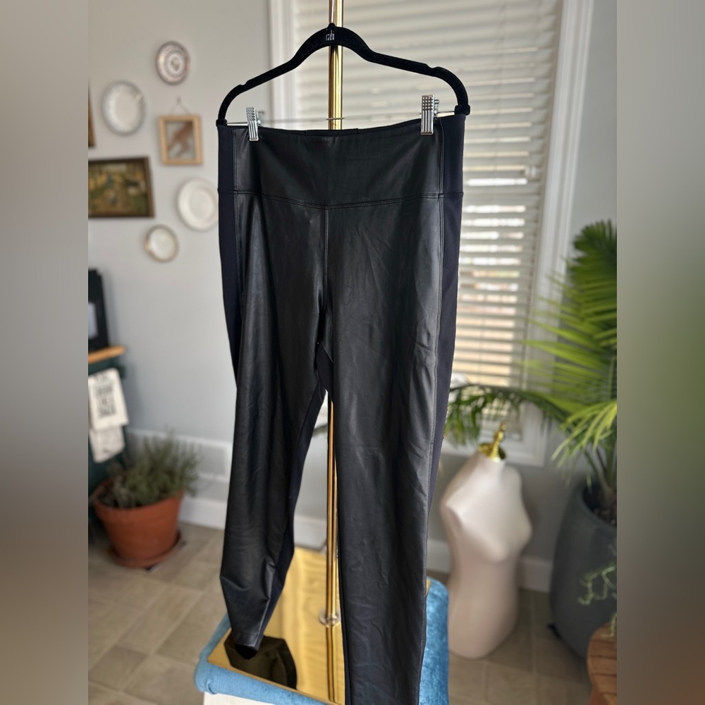 Athleta Delancy Shine Tight Faux Leather Leggings Sz L